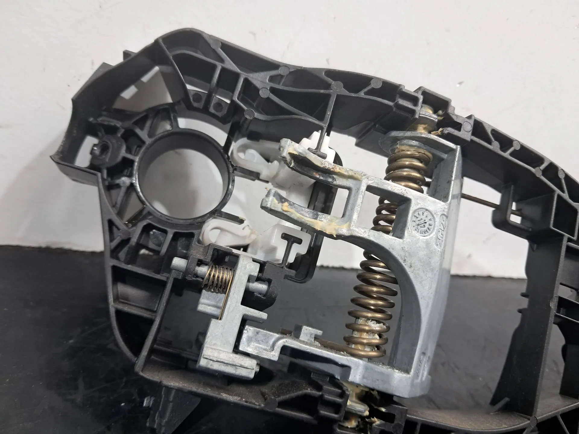 Support poignée porte avant gauche BMW 2 Gran Tourer (F46) Imagem-3