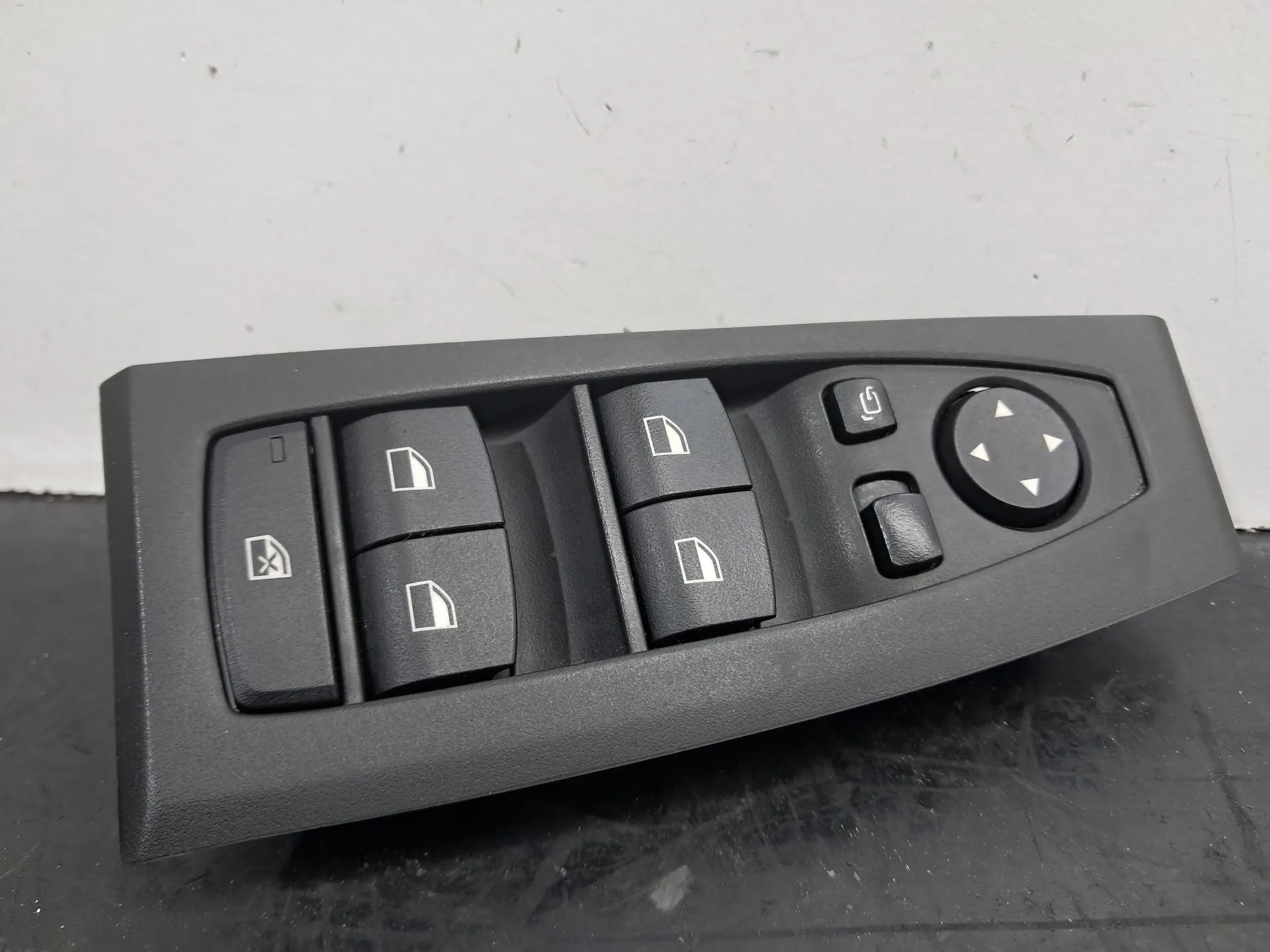 Commande / interrupteur lève-vitre Avant gauche BMW 2 Gran Tourer (F46)