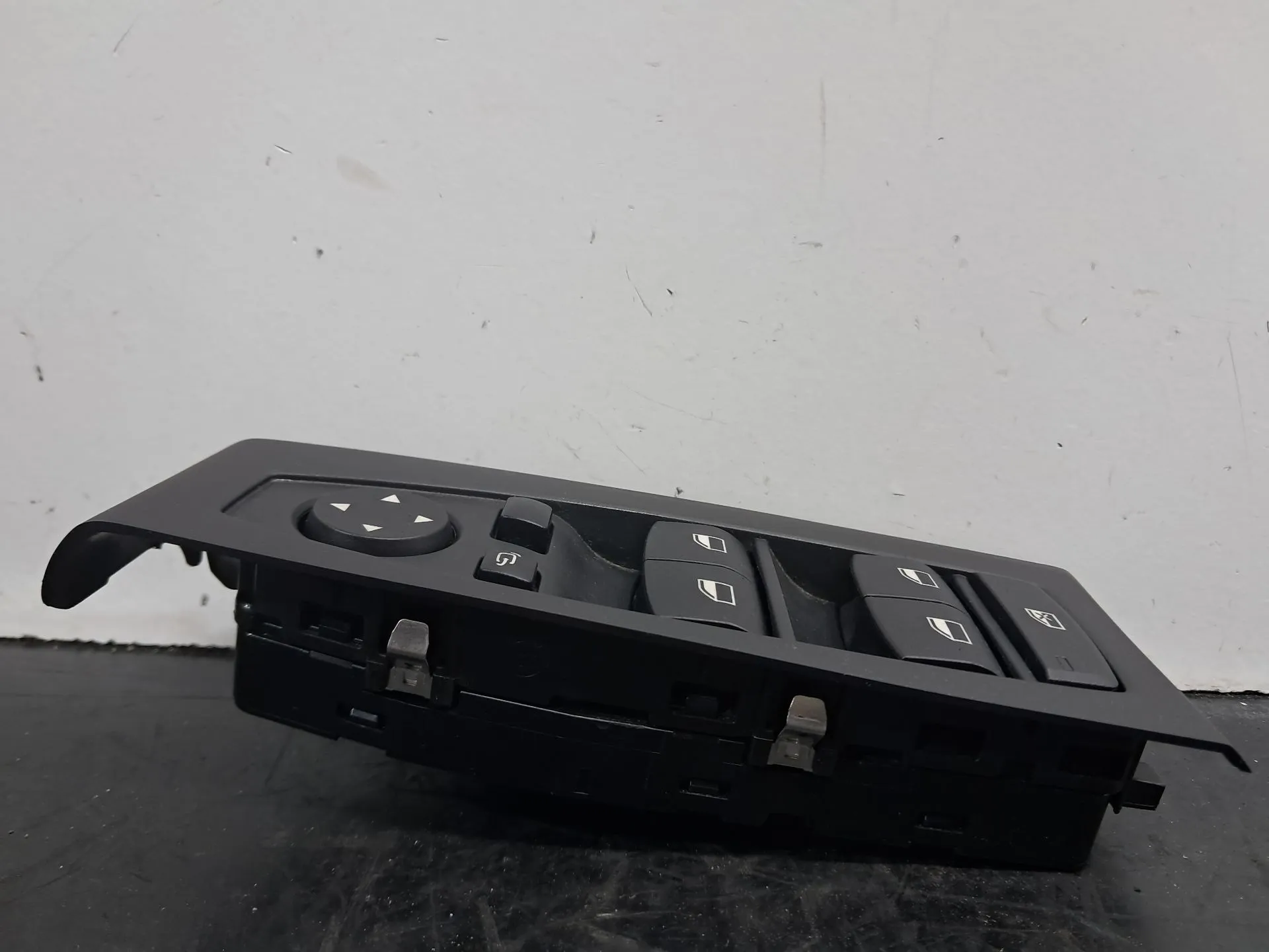 Commande / interrupteur lève-vitre Avant gauche BMW 2 Gran Tourer (F46) Imagem-2