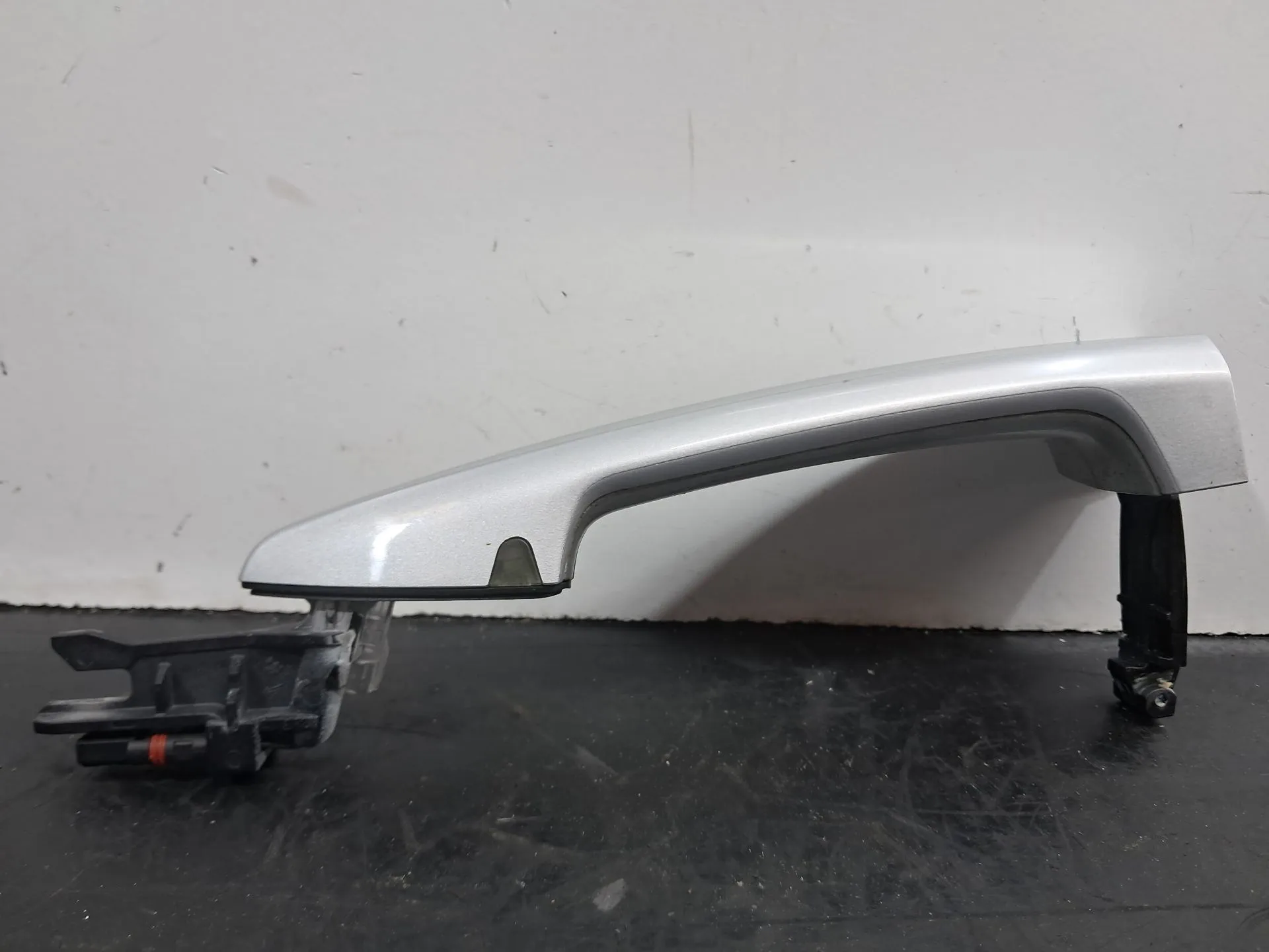 Poignée de porte avant gauche BMW 2 Gran Tourer (F46) Imagem-1