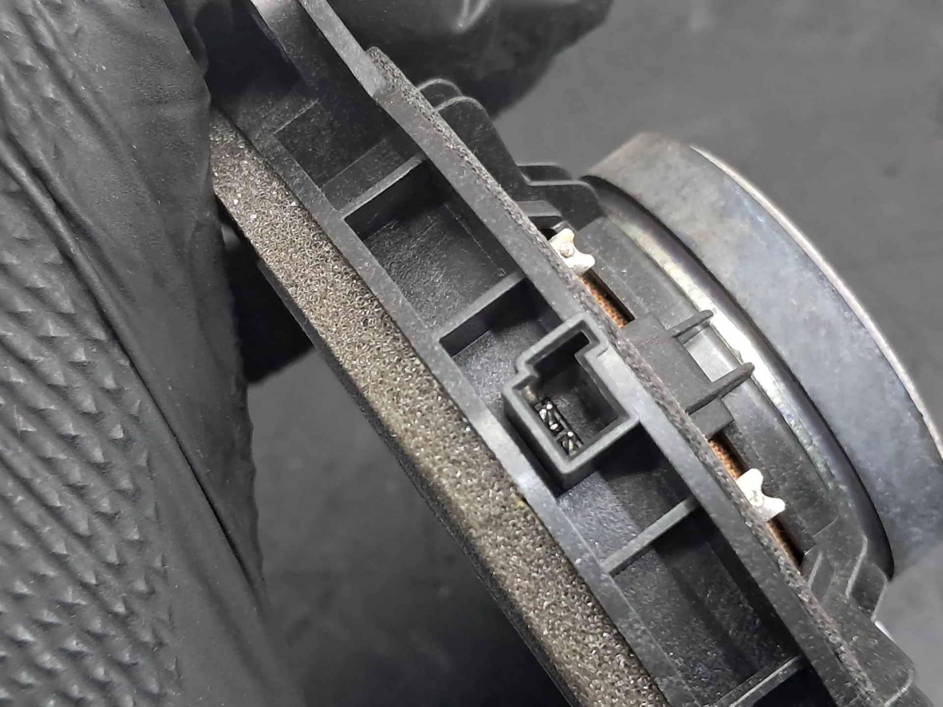 Colonne de son BMW 2 Gran Tourer (F46) Imagem-3