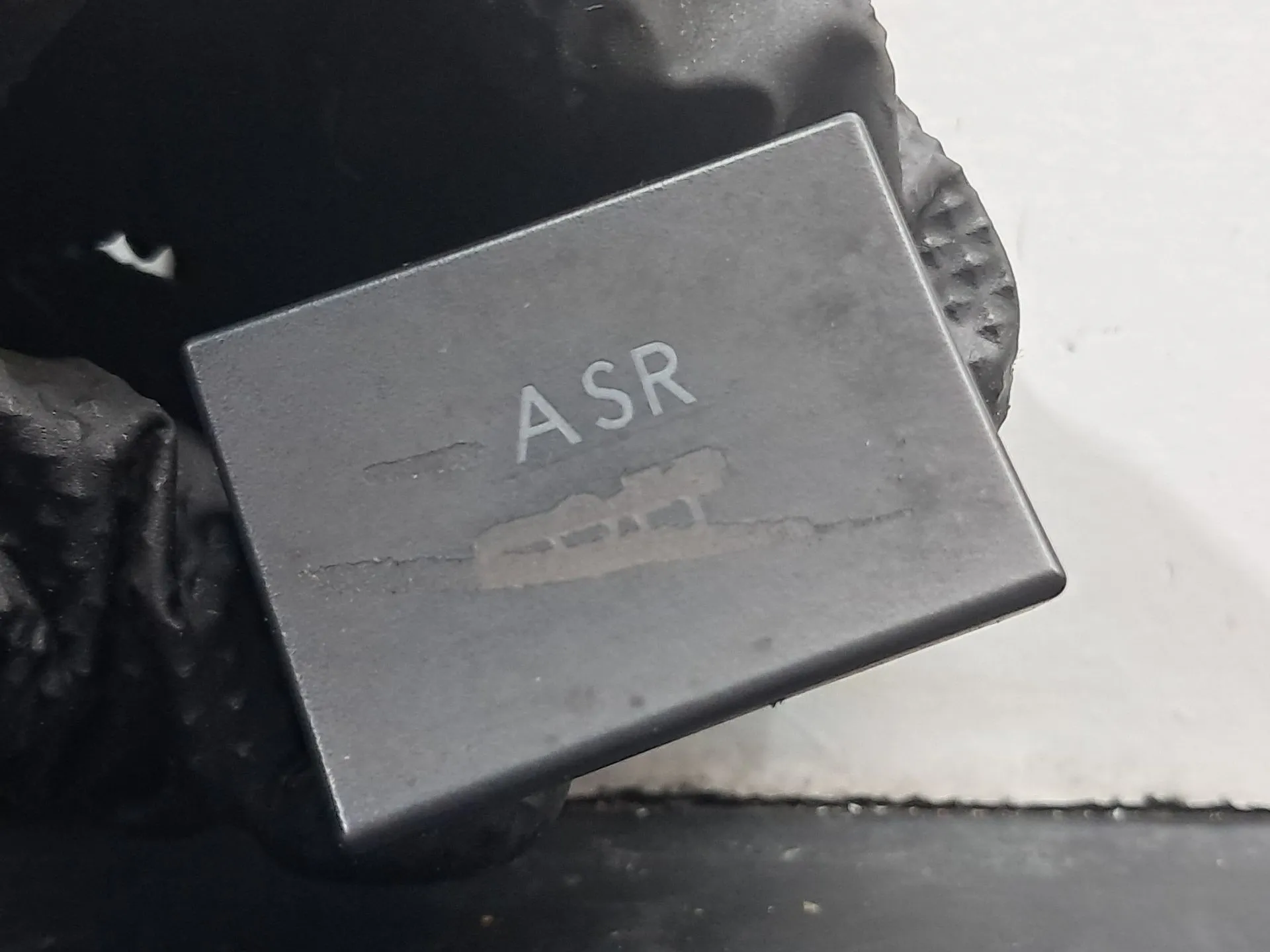 Botão / interruptor controlo tração VOLKSWAGEN Golf Plus (5M1, 521) Imagem-1