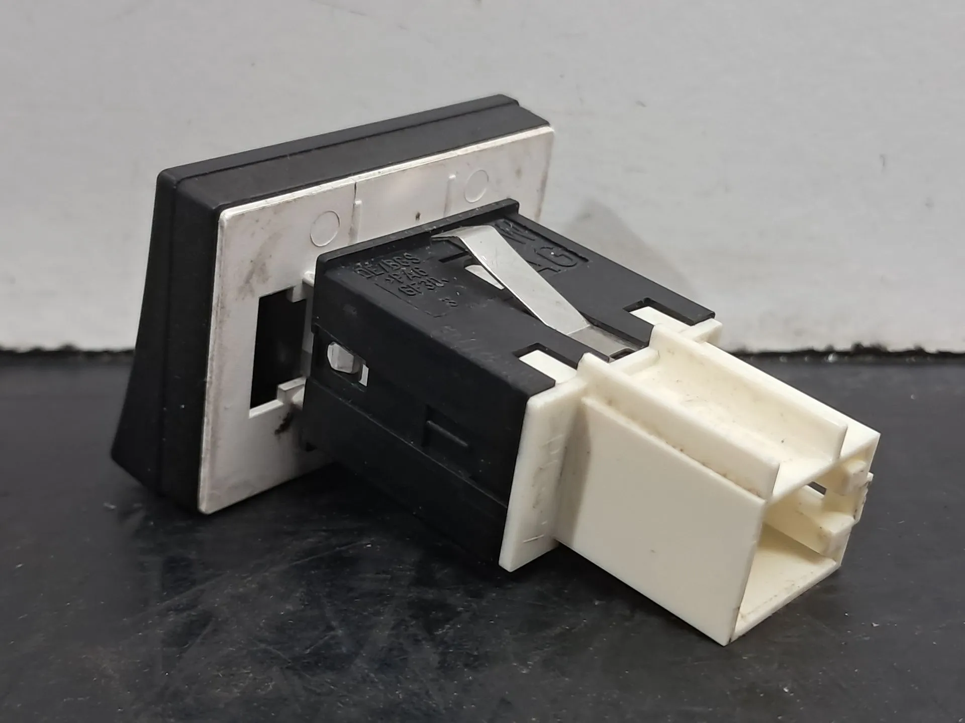 Botão / interruptor controlo tração VOLKSWAGEN Golf Plus (5M1, 521) Imagem-3