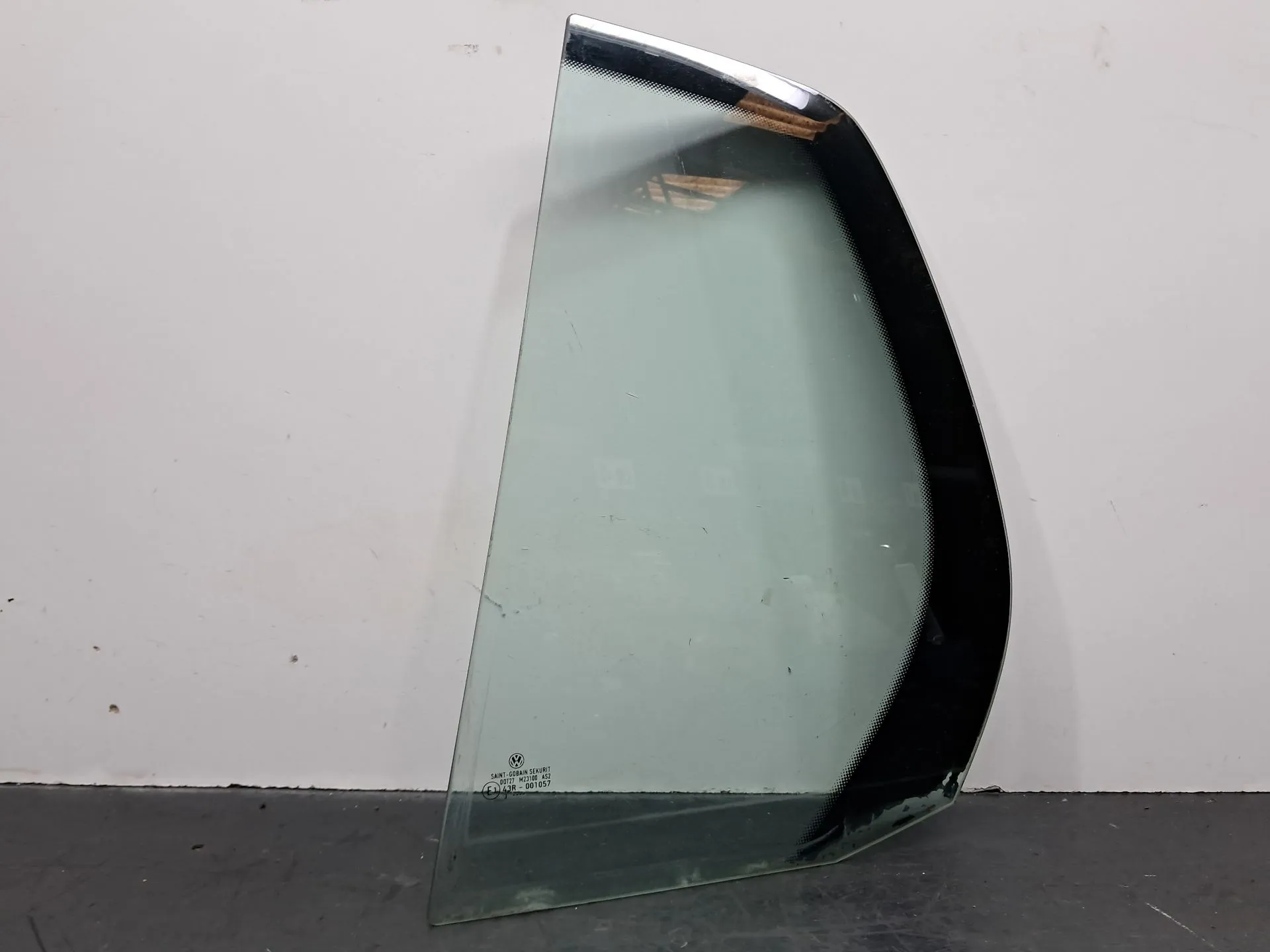 Left rear quarter glass VOLKSWAGEN Golf V (1K1)