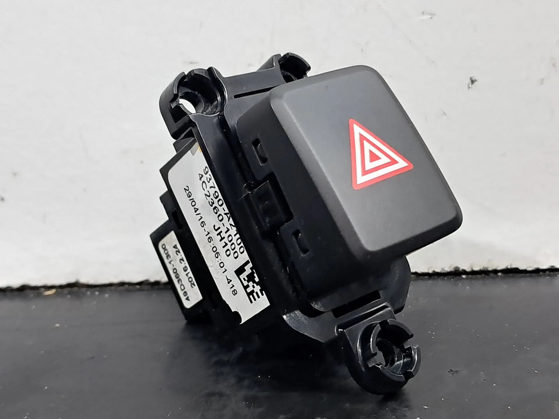 Bouton de Warning/ interrupteur 4 feux de détresse KIA Ceed (JD)