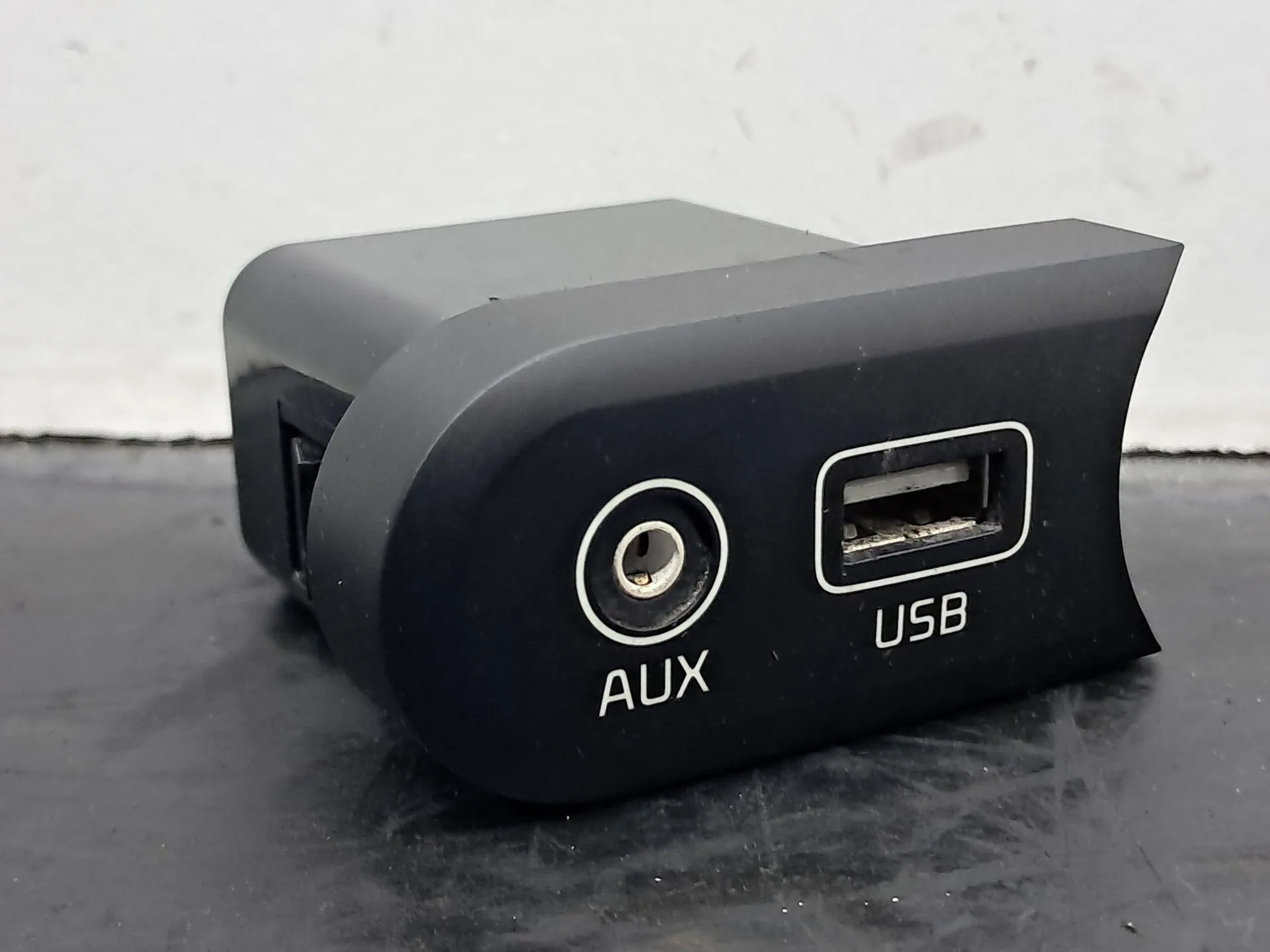 Module USB / AUX / iPod KIA Ceed (JD)