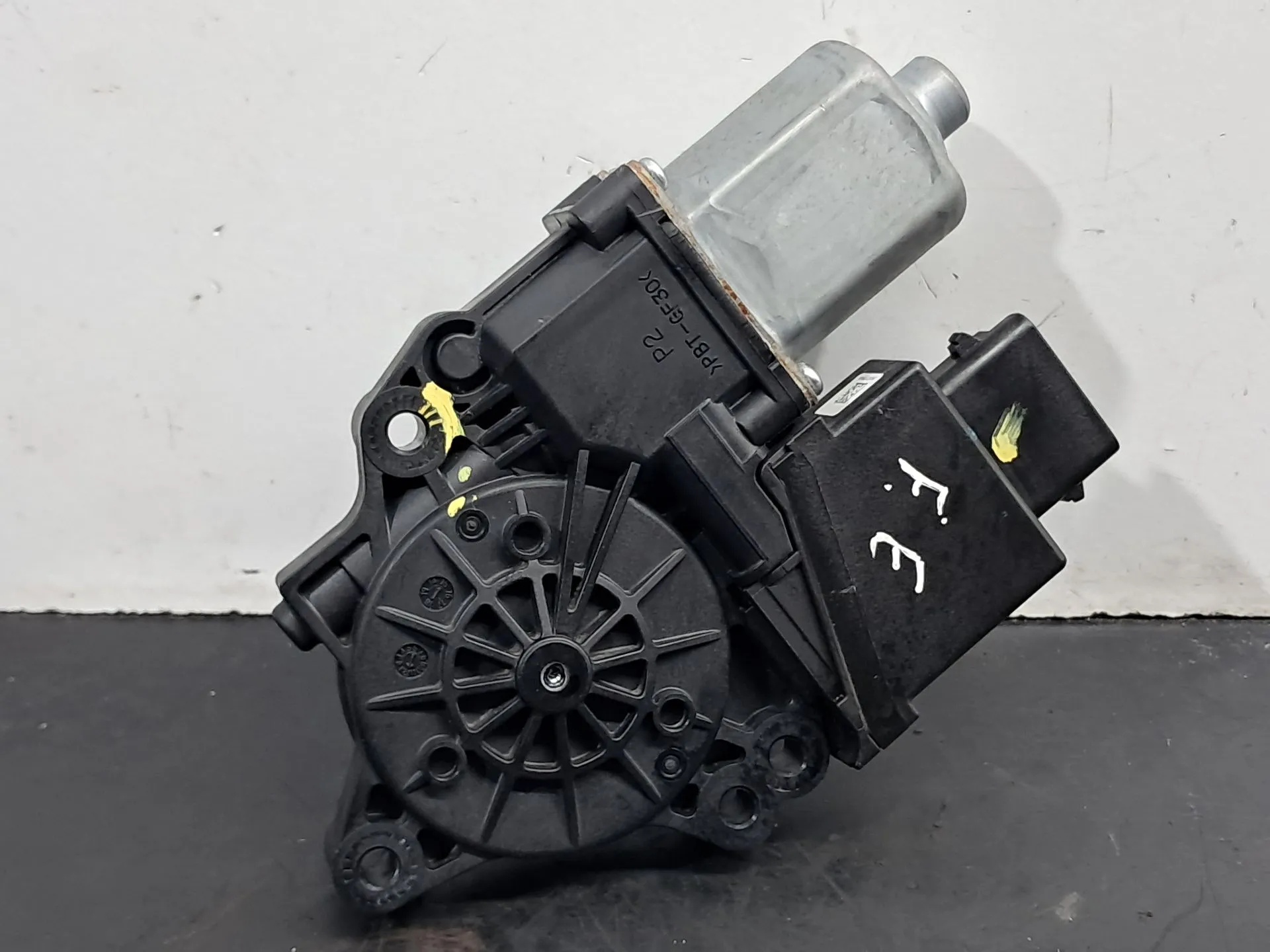 Motor Elevalunas Delantero Izquierdo KIA Ceed (JD)