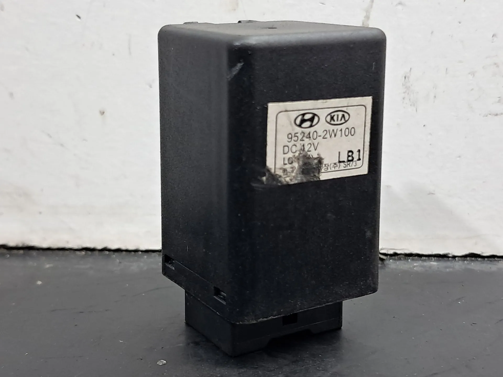 Botón / interruptor electromecánico KIA Ceed (JD)