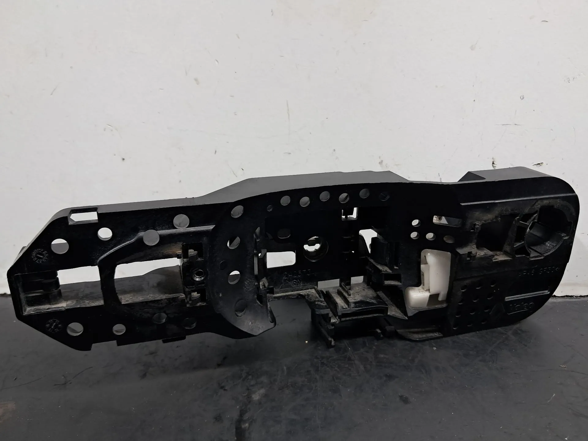 Support poignée porte avant gauche RENAULT Megane III 