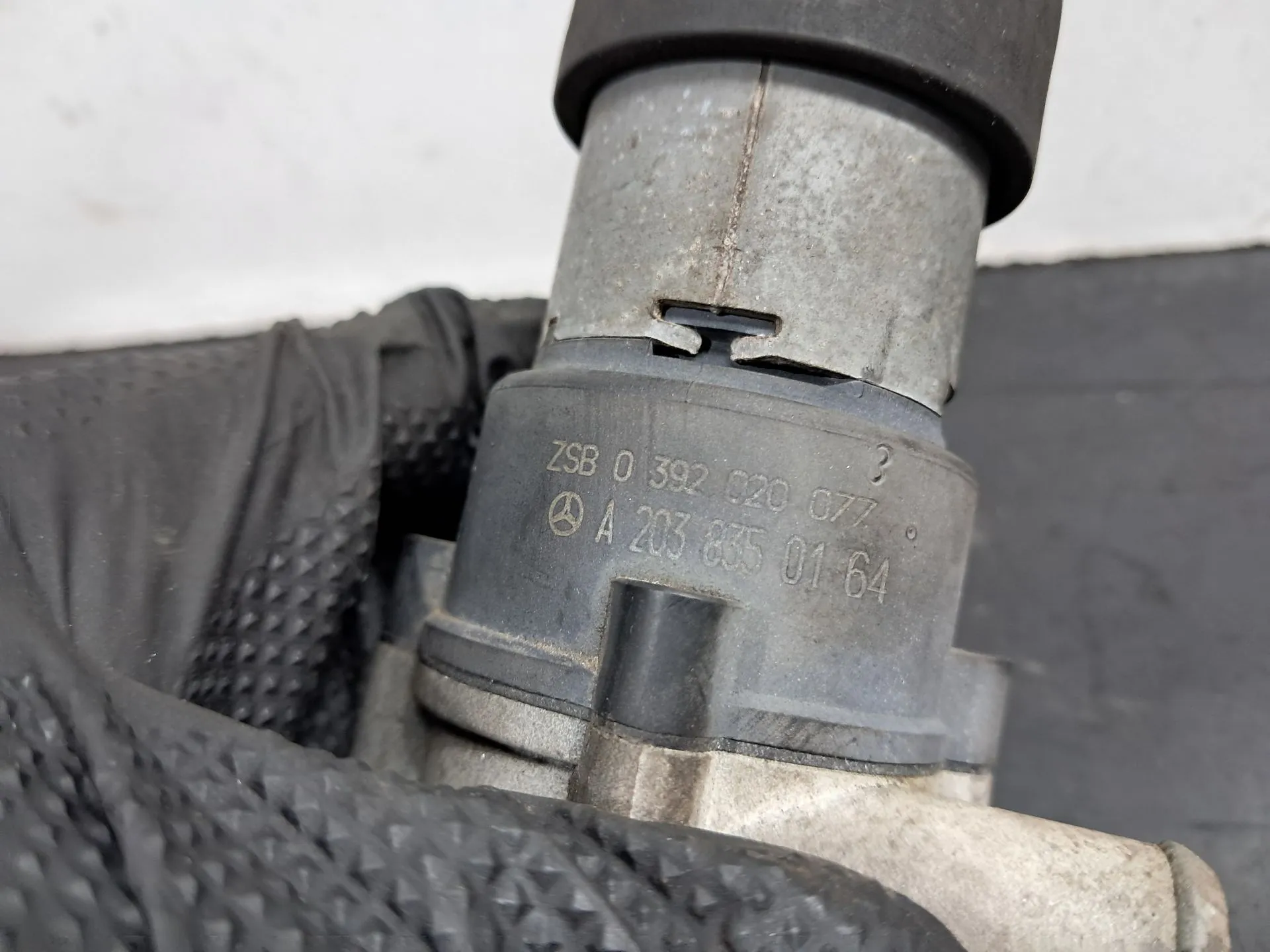 Pompe à Eau Auxiliaire Chauffage Mercedes OE 2038350064 - Compatible Classe C, CLK, SL (W203, C208, R230, Etc.)