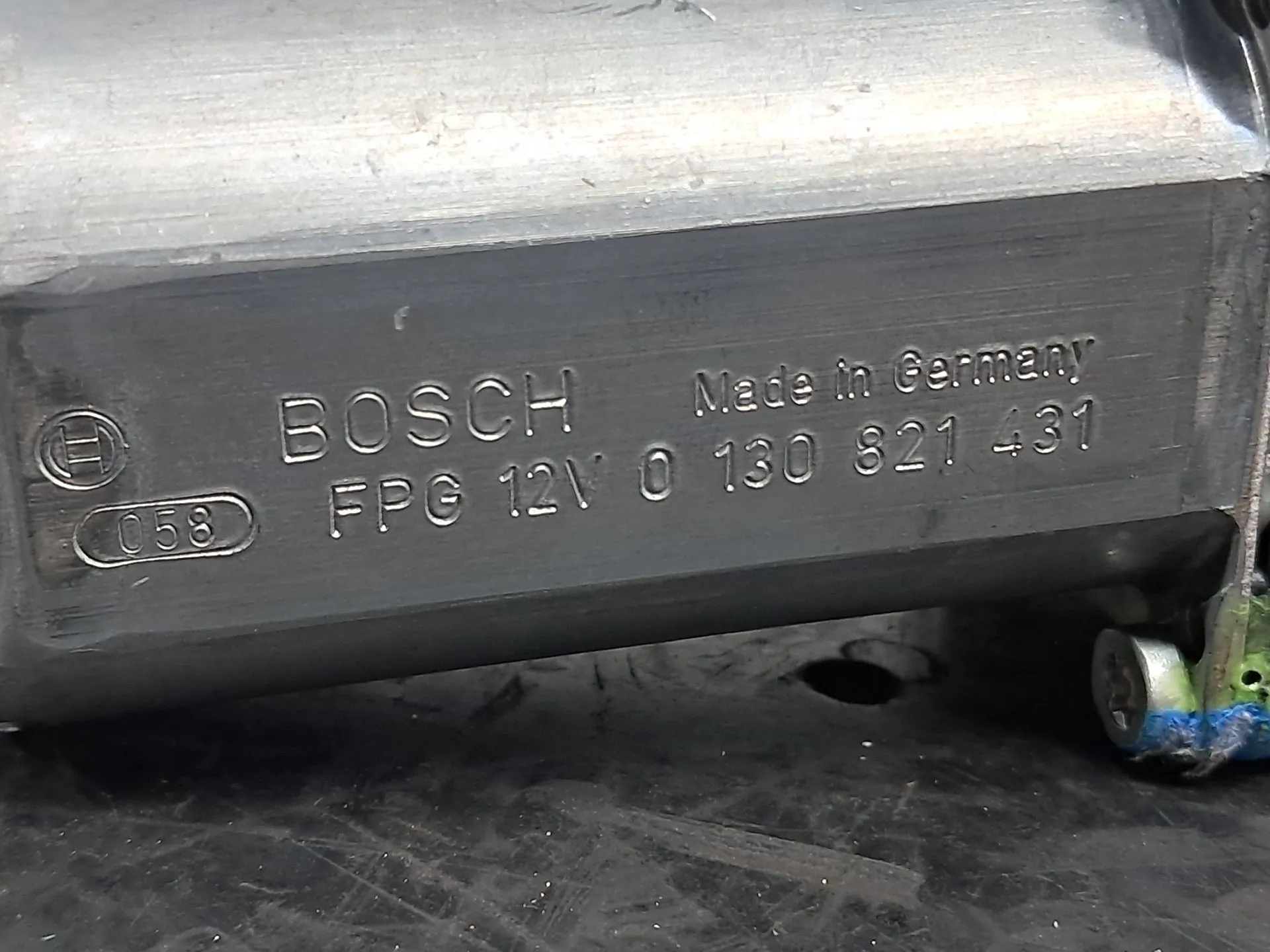 Moteur lève-vitre arrière Droite VOLKSWAGEN Golf VI (5K1) Imagem-1