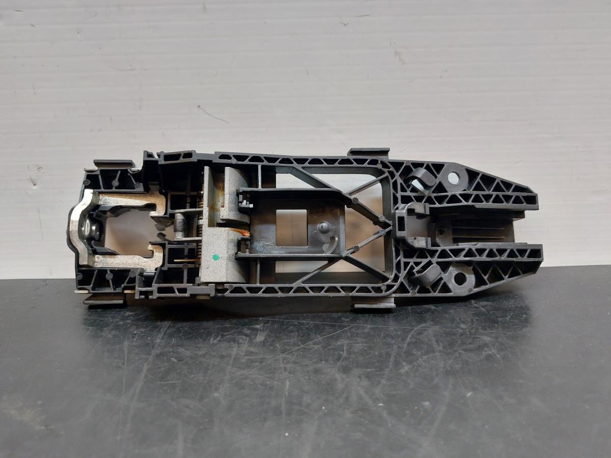 Soporte Manija puerta Delantera Izquierda VOLKSWAGEN Golf VI (5K1) Imagem-1