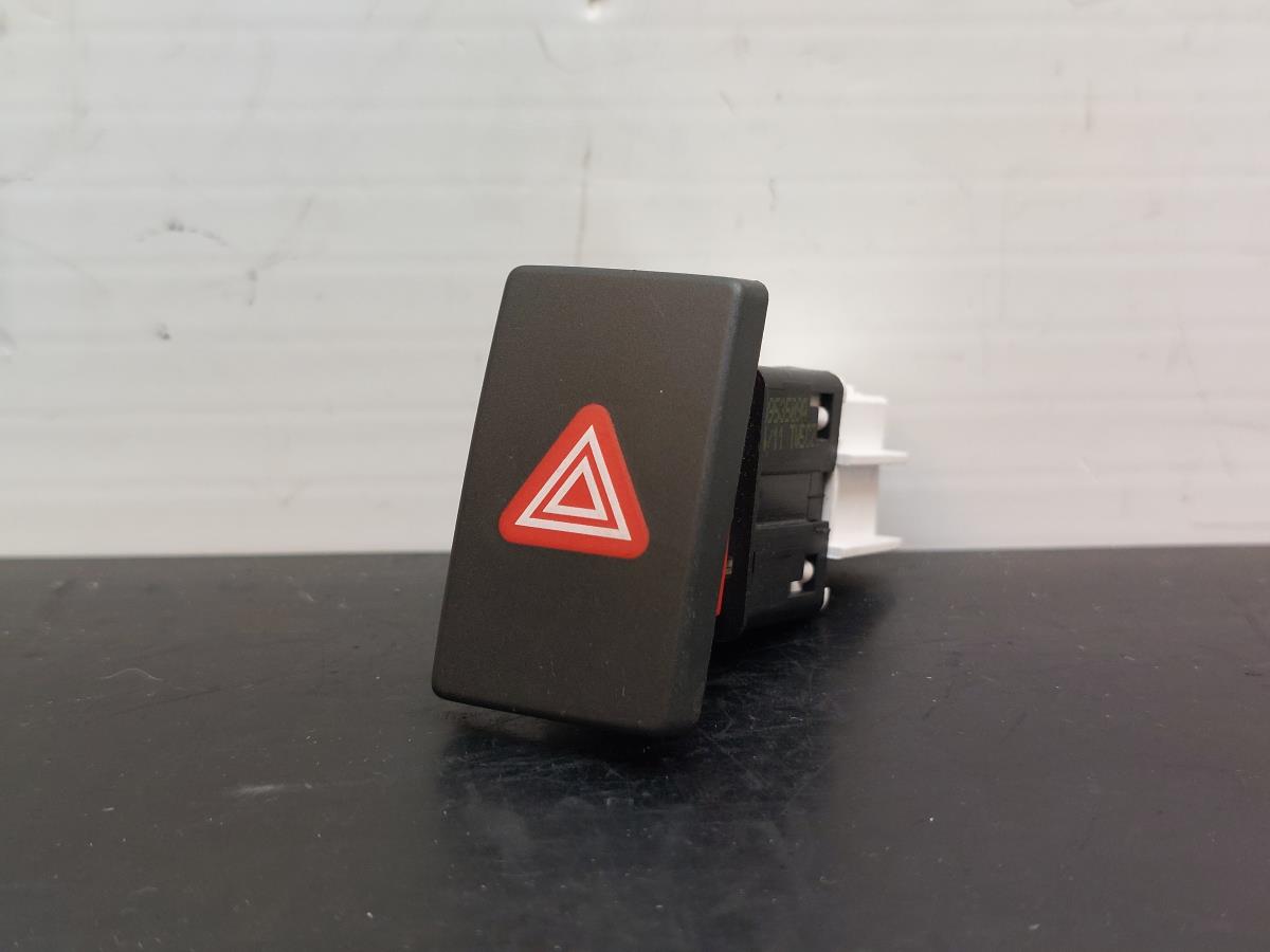 Bouton de Warning/ interrupteur 4 feux de détresse VOLKSWAGEN Golf VI (5K1)