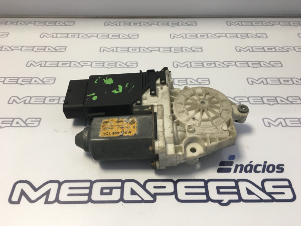 Moteur lève-vitre avant Droite VOLKSWAGEN Golf IV (1J1)