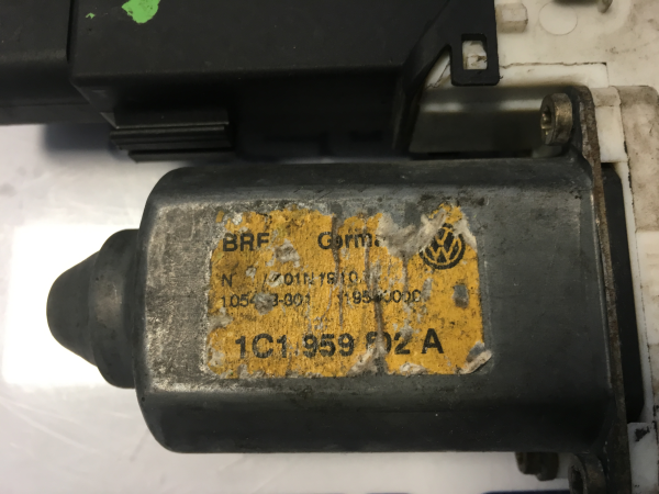 Moteur lève-vitre avant Droite VOLKSWAGEN Golf IV (1J1) Imagem-1