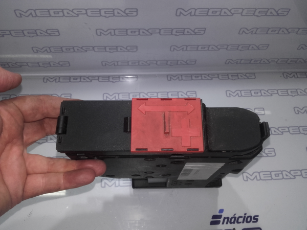 Caixa fusíveis da bateria MERCEDES-BENZ CLS (C218) Imagem-1