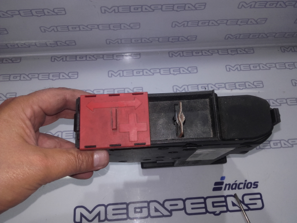 Caixa fusíveis da bateria MERCEDES-BENZ CLS (C218) Imagem-2