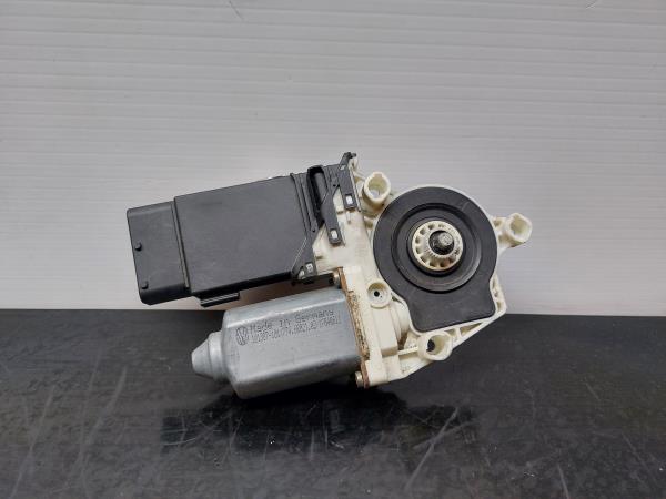 Moteur lève-vitre avant gauche VOLKSWAGEN Golf IV (1J1)