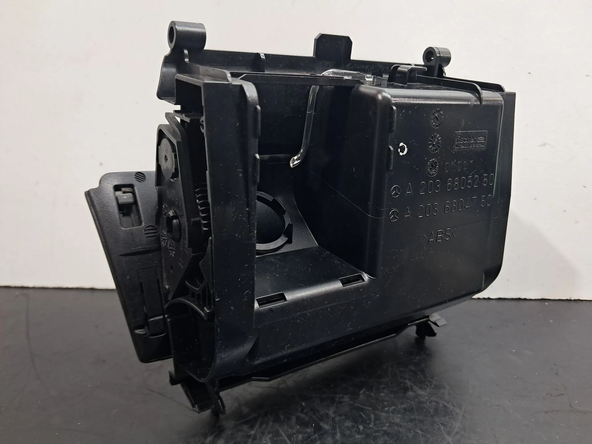 Cinzeiro MERCEDES-BENZ Classe C Carrinha (S203) Imagem-2