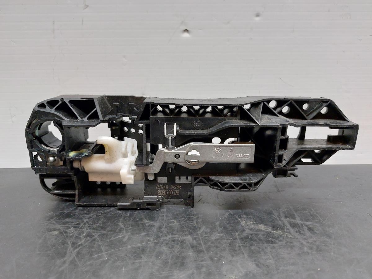 Supporto maniglia porta anteriore sinistra RENAULT Megane III (BZ0_) Imagem-1