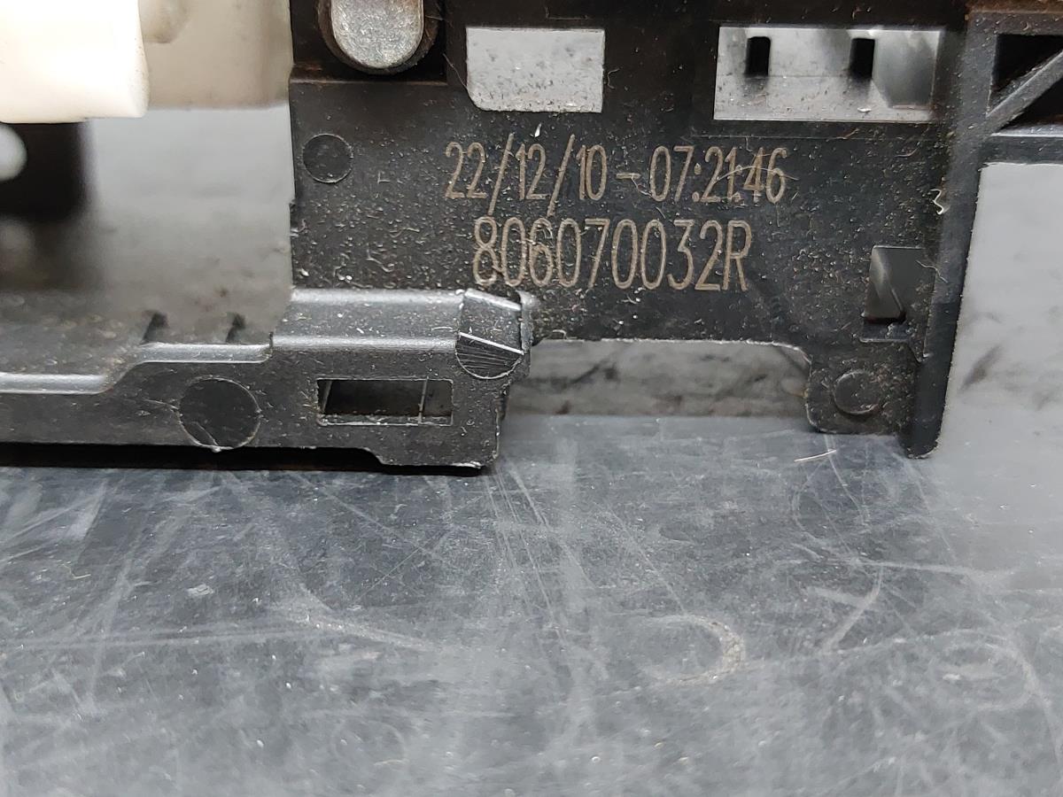 Supporto maniglia porta anteriore sinistra RENAULT Megane III (BZ0_) Imagem-2