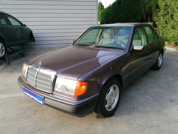 Três volumes  MERCEDES-BENZ Três volumes (W124)