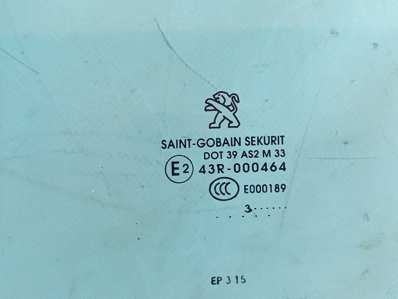 Vidro porta frente esquerda PEUGEOT 208 Imagem-1