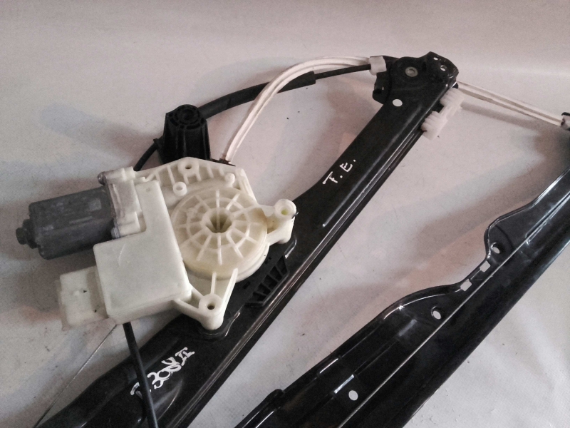 Left front window regulator PEUGEOT 308 II Imagem-1