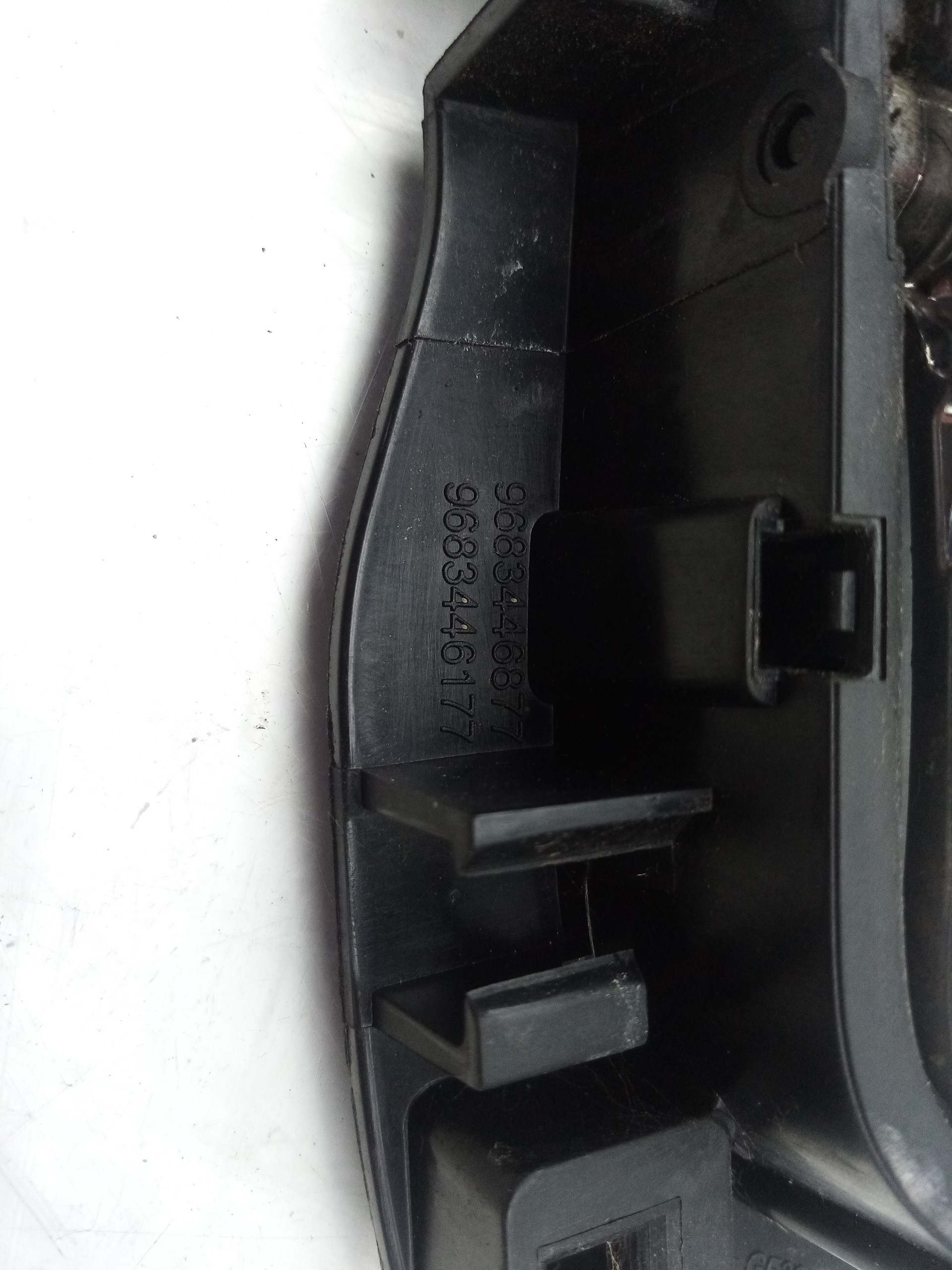 Pega interior porta trás esquerda PEUGEOT 5008 I (0U_, 0E_) Imagem-1