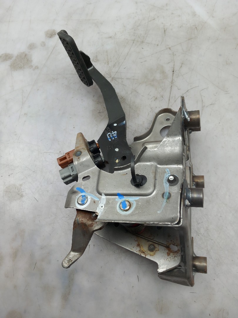 Brake Pedal NISSAN Leaf EV (ZE0) Imagem-1