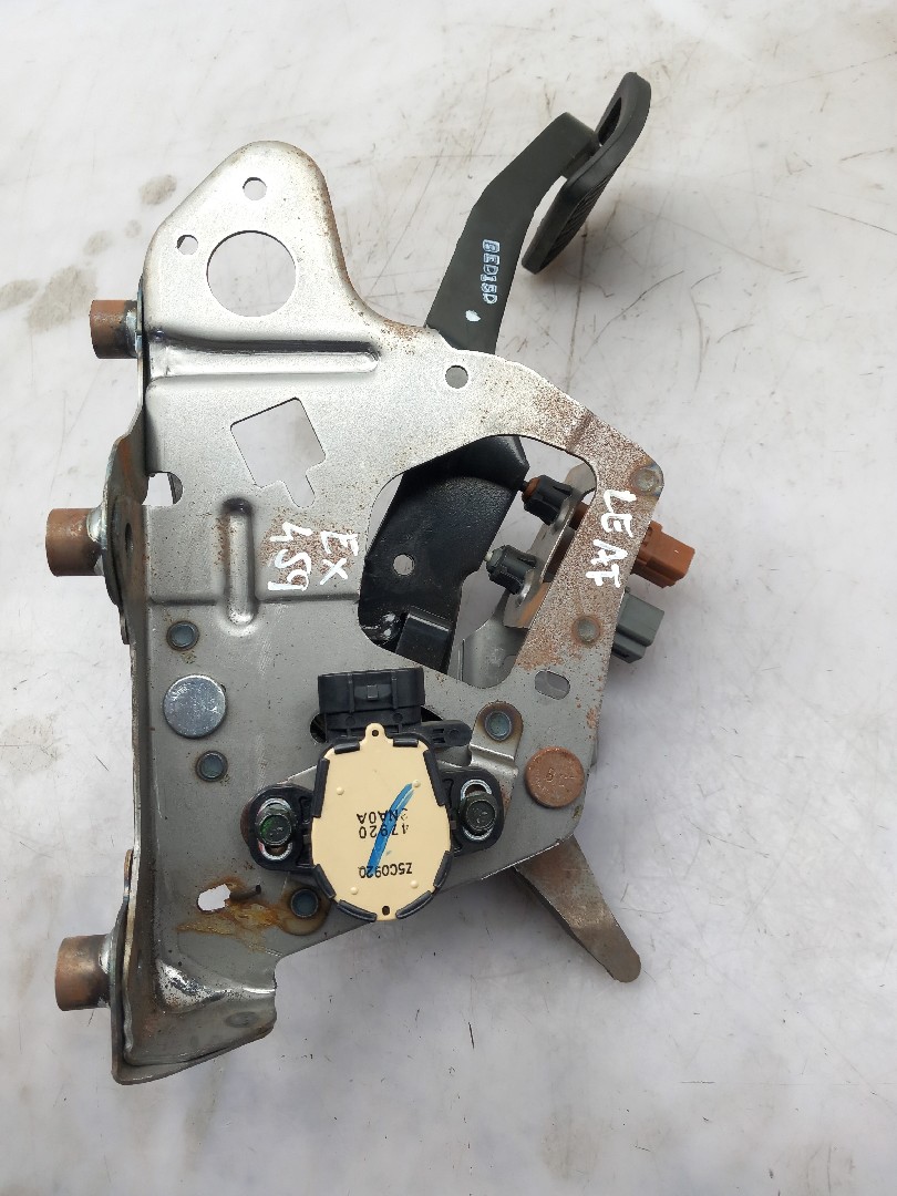 Brake Pedal NISSAN Leaf EV (ZE0) Imagem-2