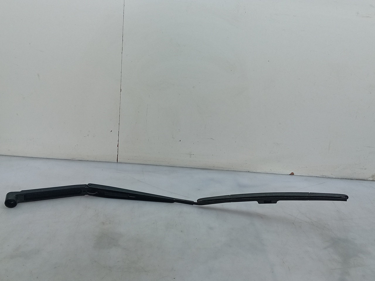 Windscreen wiper arm Right front NISSAN Leaf EV (ZE0) Imagem-1