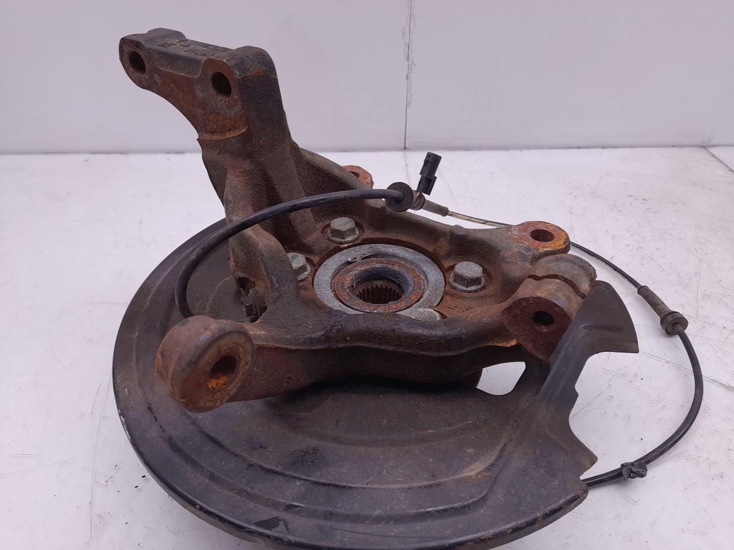 Left front steering knuckle NISSAN Leaf EV (ZE1) Imagem-2