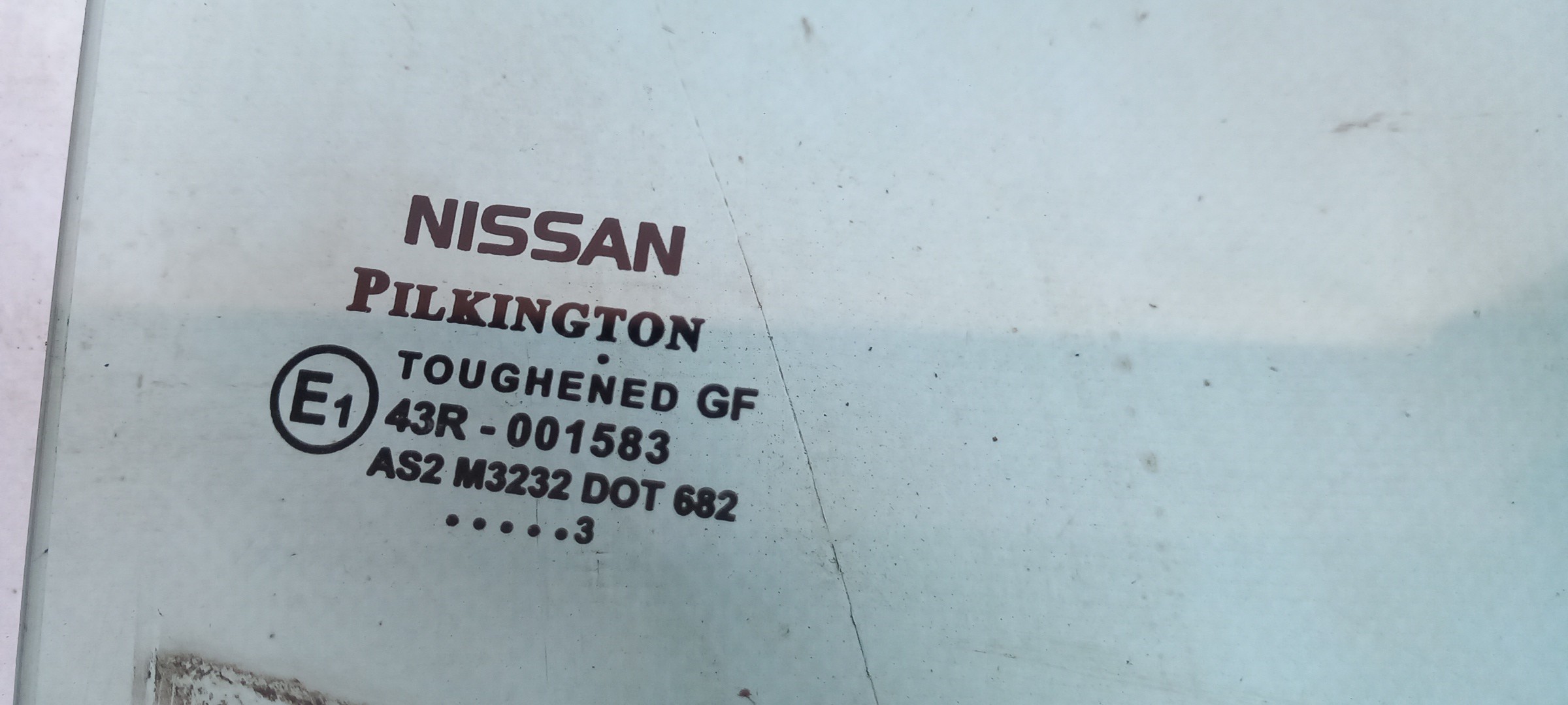 Right rear door glass NISSAN Leaf EV (ZE0) Imagem-1