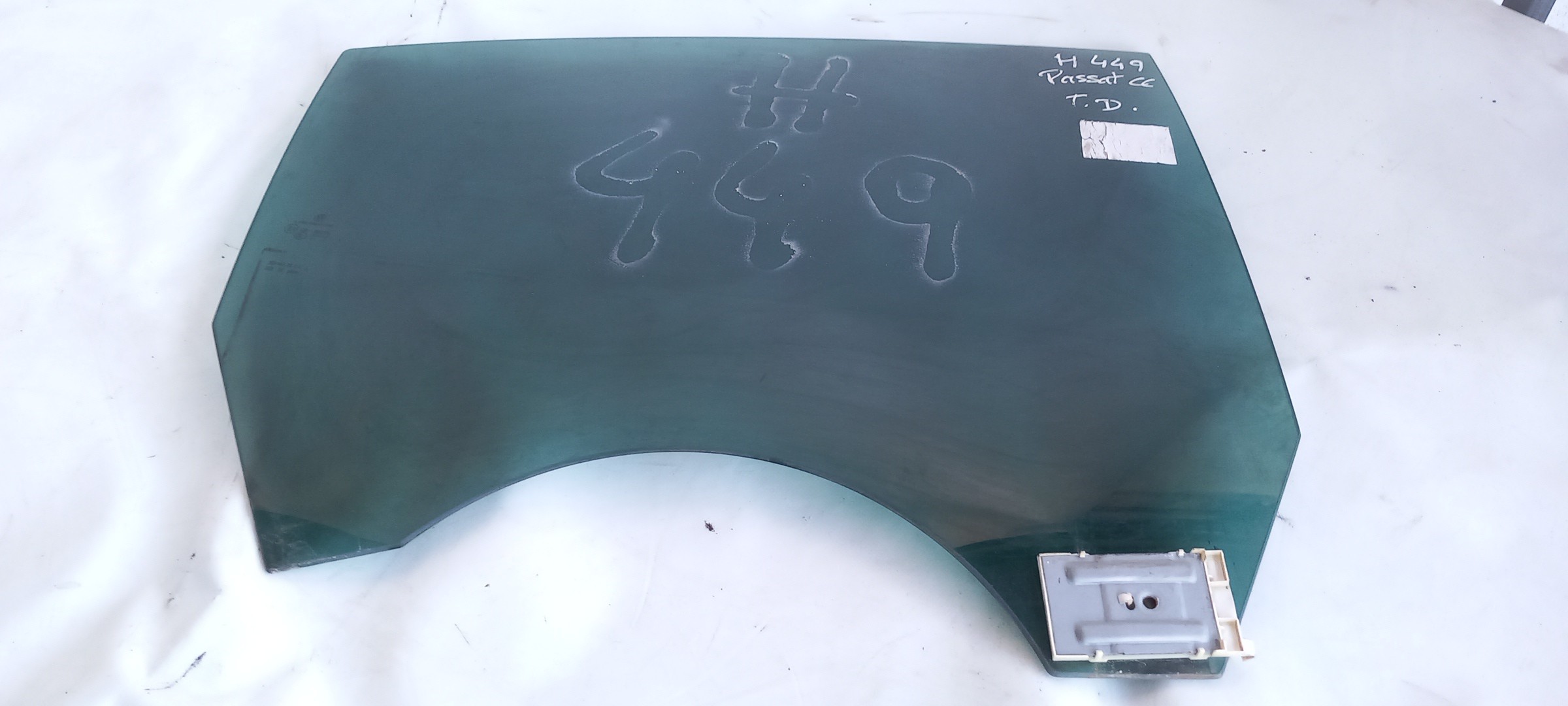 Right rear door glass