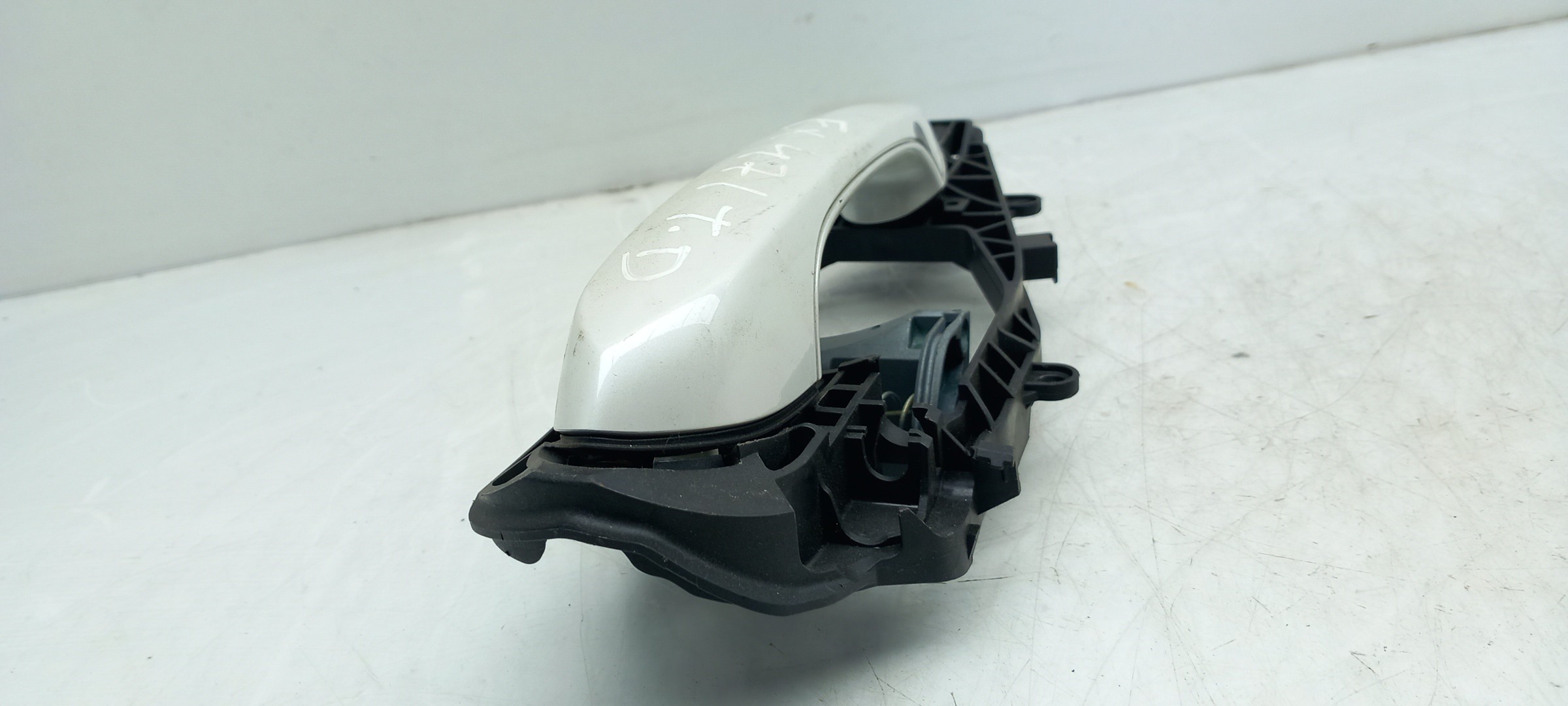 Puxador porta trás direito BMW 1 (F40) Imagem-1