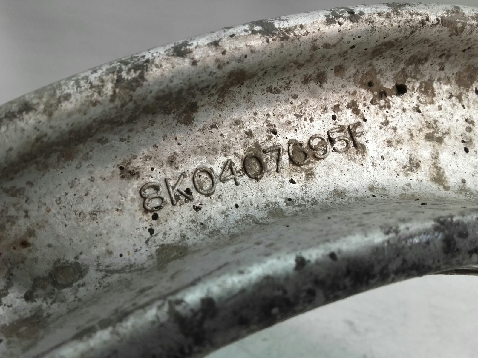 Bras de suspension Avant gauche AUDI A4 Avant (8K5, B8) Imagem-1