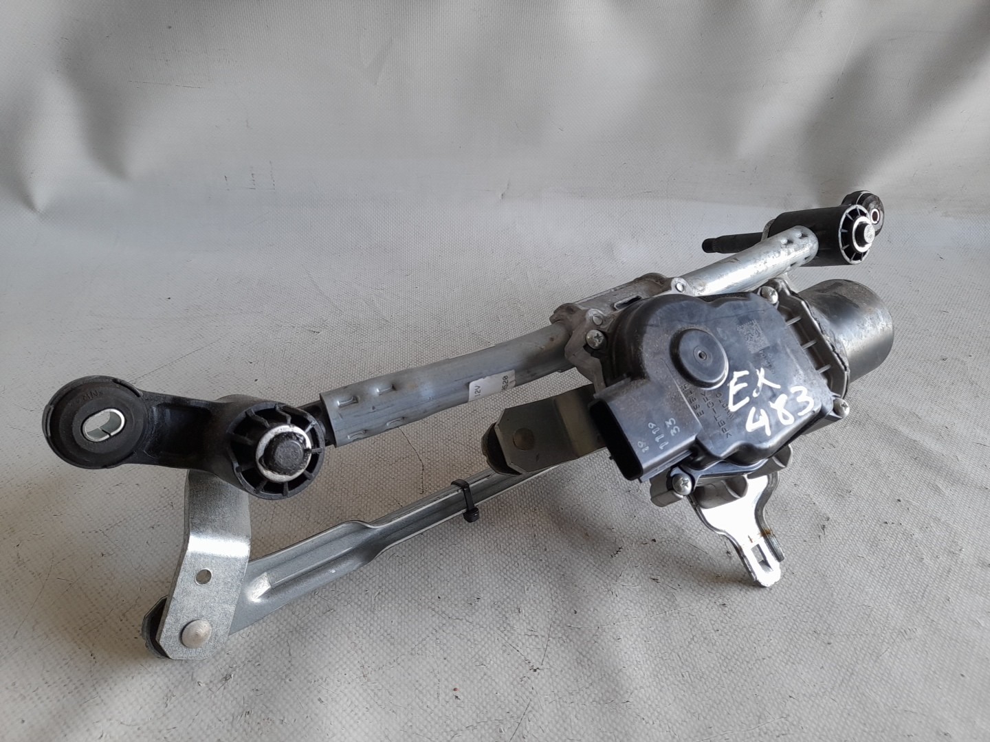 Essuie-glace moteur avant