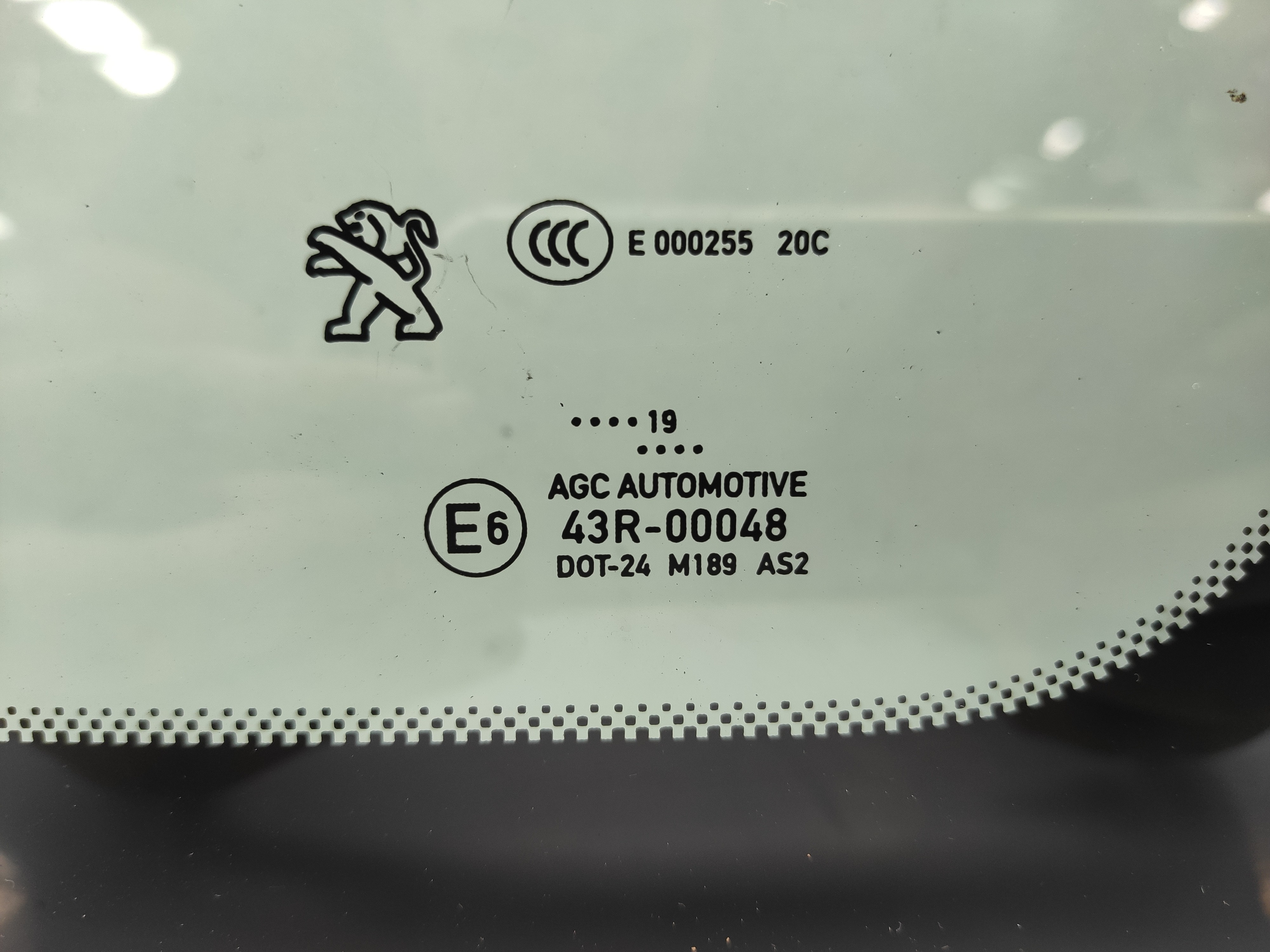 Right rear quarter glass PEUGEOT 308 SW II Van (LC_) Imagem-1