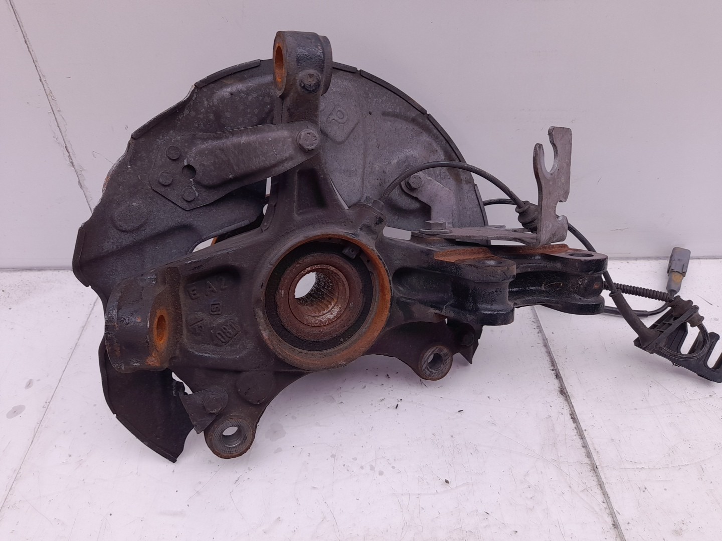 Left front steering knuckle PEUGEOT 308 SW II Van (LC_) Imagem-1