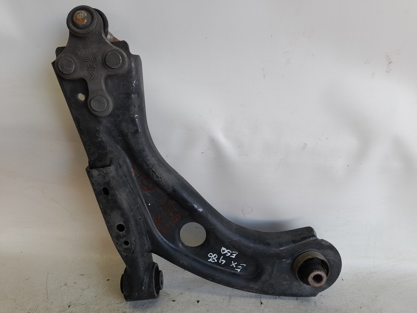 Left front suspension arm PEUGEOT 308 SW II Van (LC_) Imagem-1