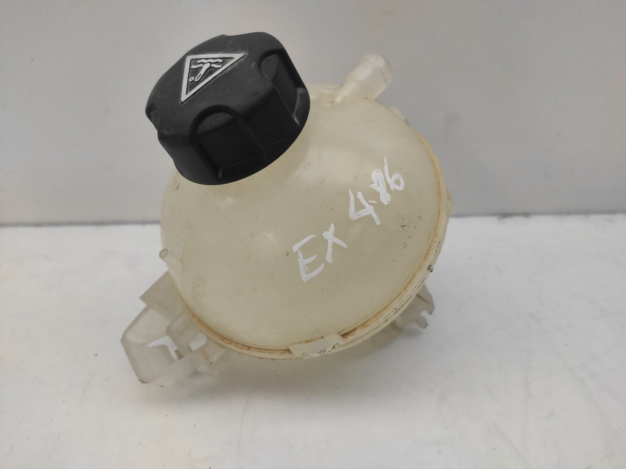 Coolant reservoir