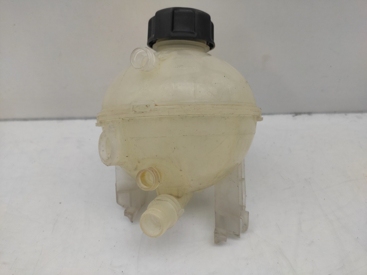 Coolant reservoir PEUGEOT 308 SW II Van (LC_) Imagem-1