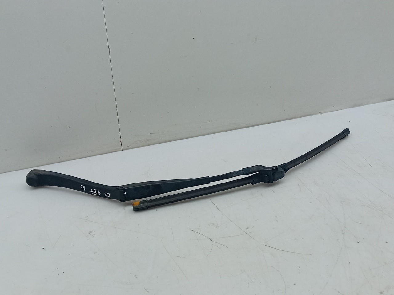 Bras de balai avant gauche