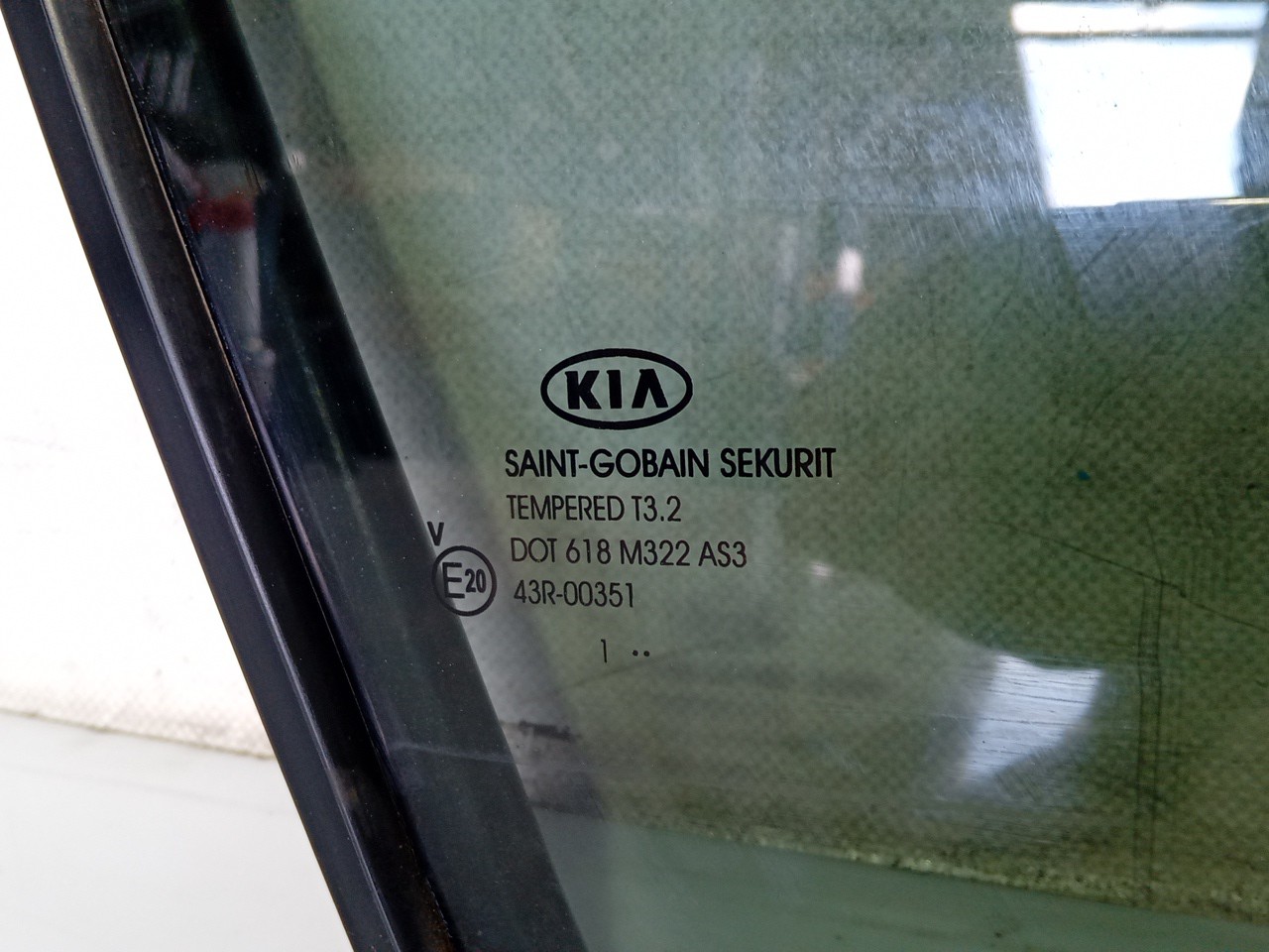 Right rear triangle window KIA Sportage (SL) Imagem-1