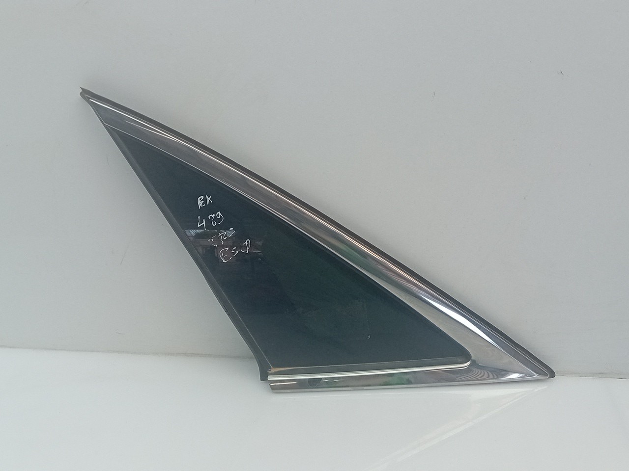 Left rear quarter glass