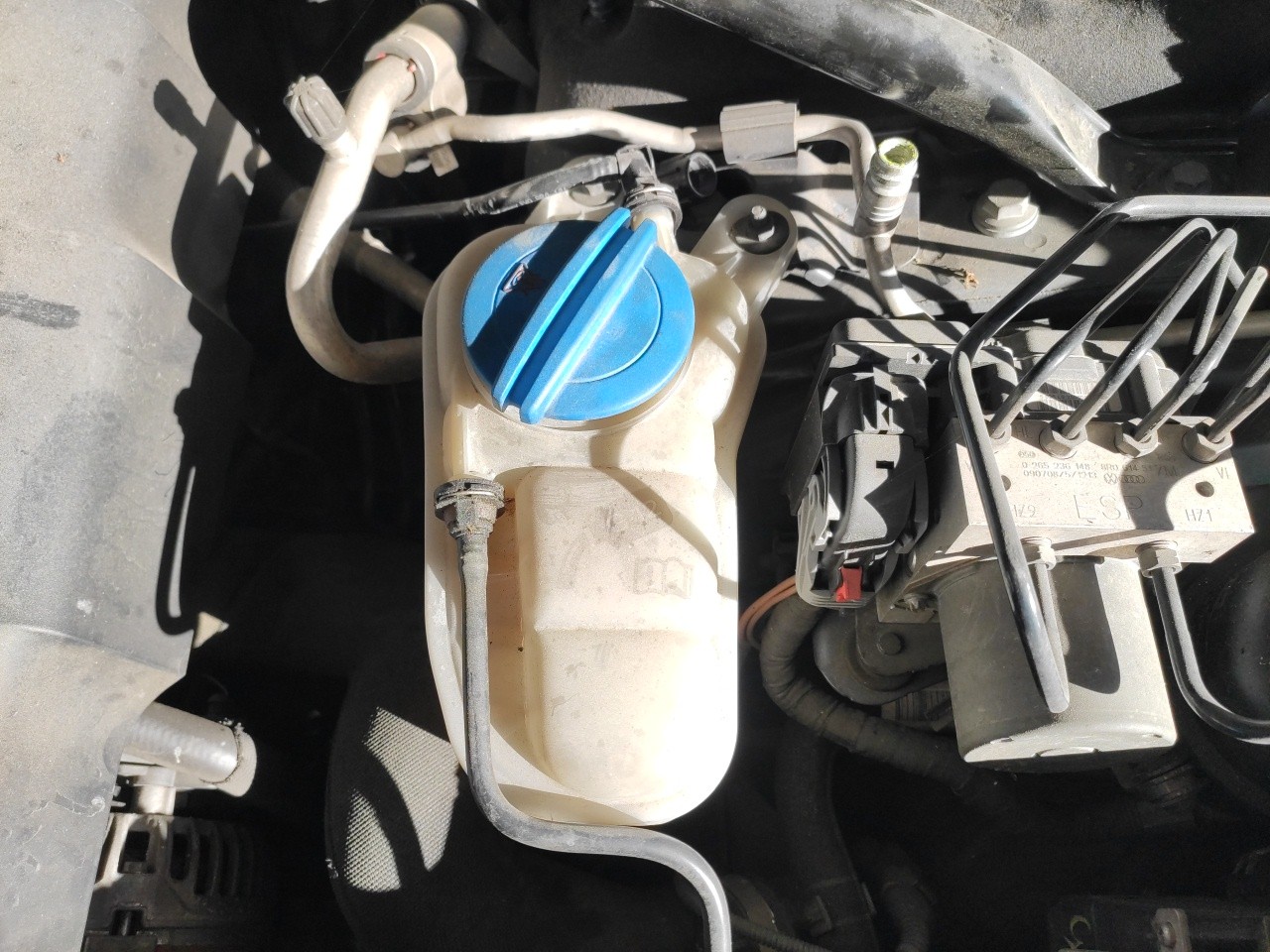 Coolant reservoir