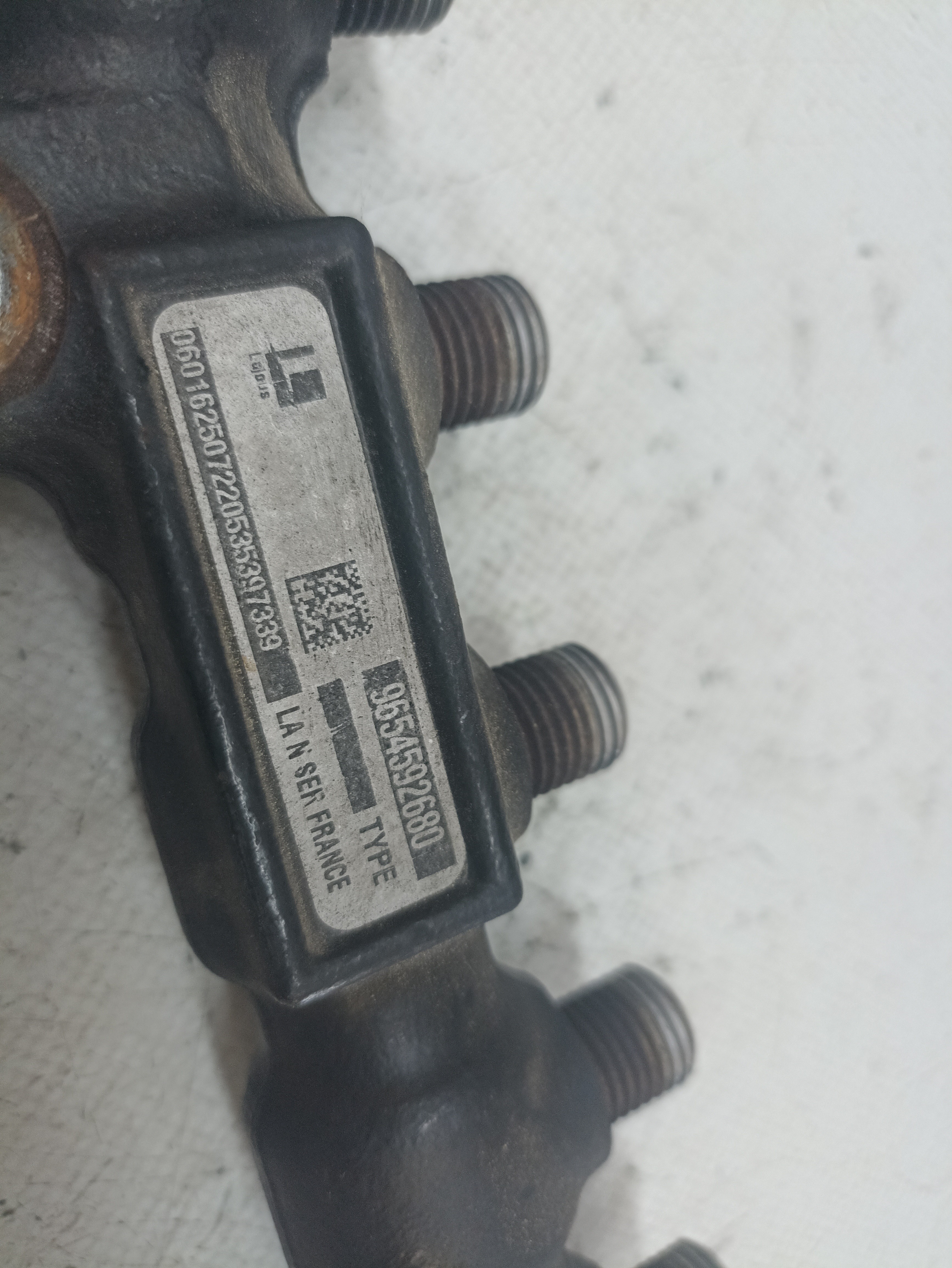 Rampa de inyección PEUGEOT 5008 I (0U_, 0E_) Imagem-1