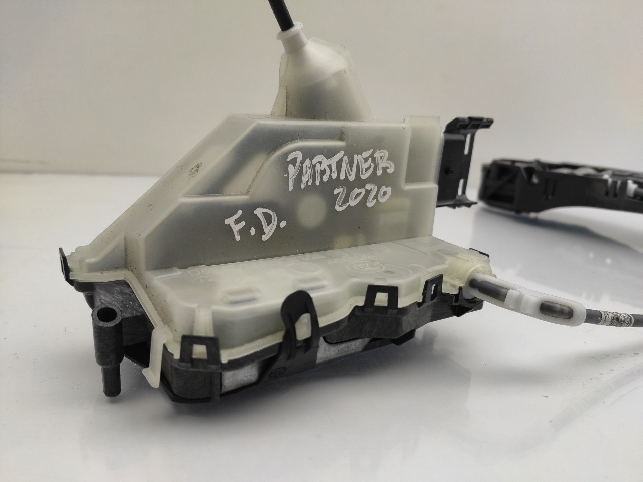 Serrure Avant Droite PEUGEOT Partner (K9)