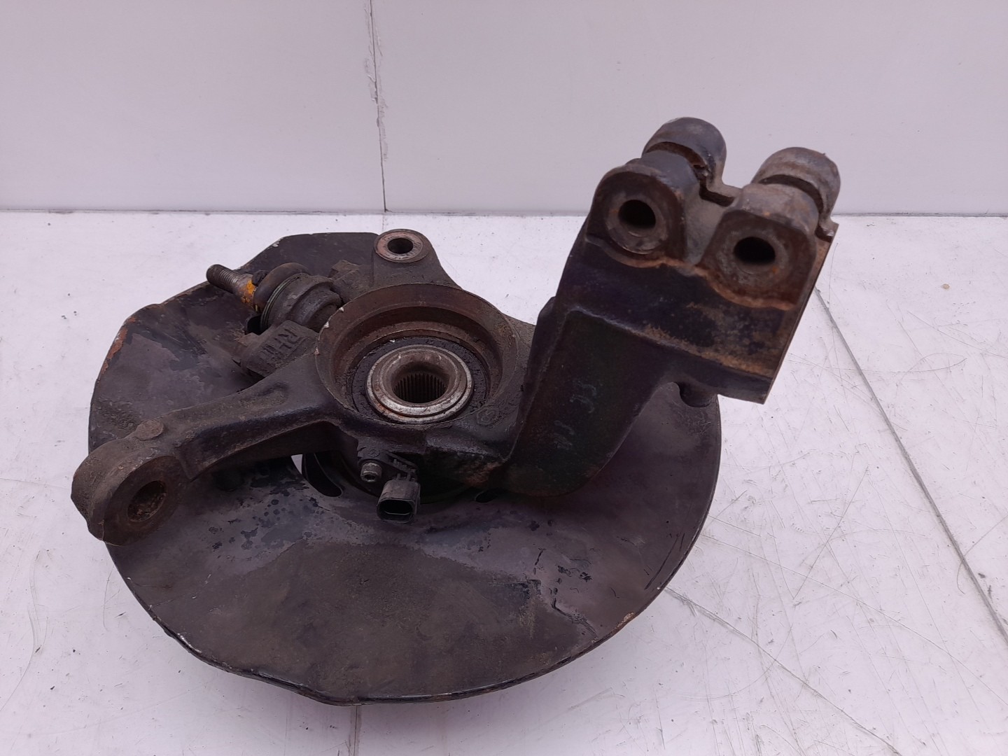 Right front steering knuckle VOLKSWAGEN Transporter V (7HA, 7HH, 7EA, 7EH) Imagem-1